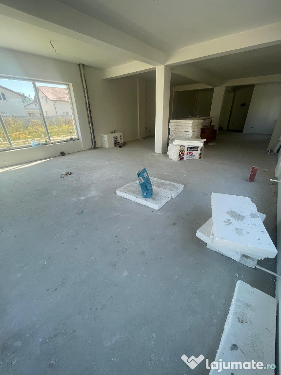 Spatiu comercial cu toate utilitatile\zoa buna/3 locuri parcare 