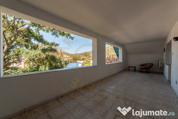 Casa visurilor cu livada roditoare si gradina amenajata 