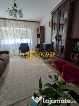 Apartament cu 3 camere de închiriat situat Bl. Independenței