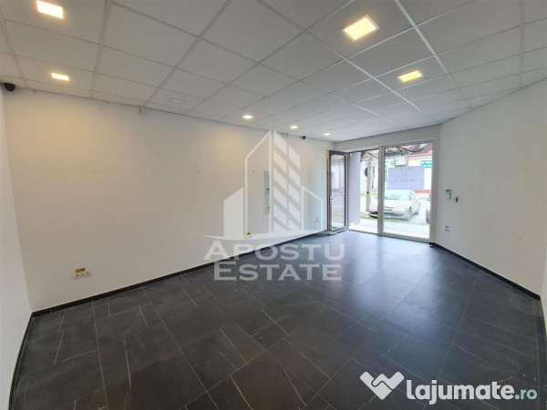 Spatiu comercial 43 mp + loc parcare, in zona Balcescu 