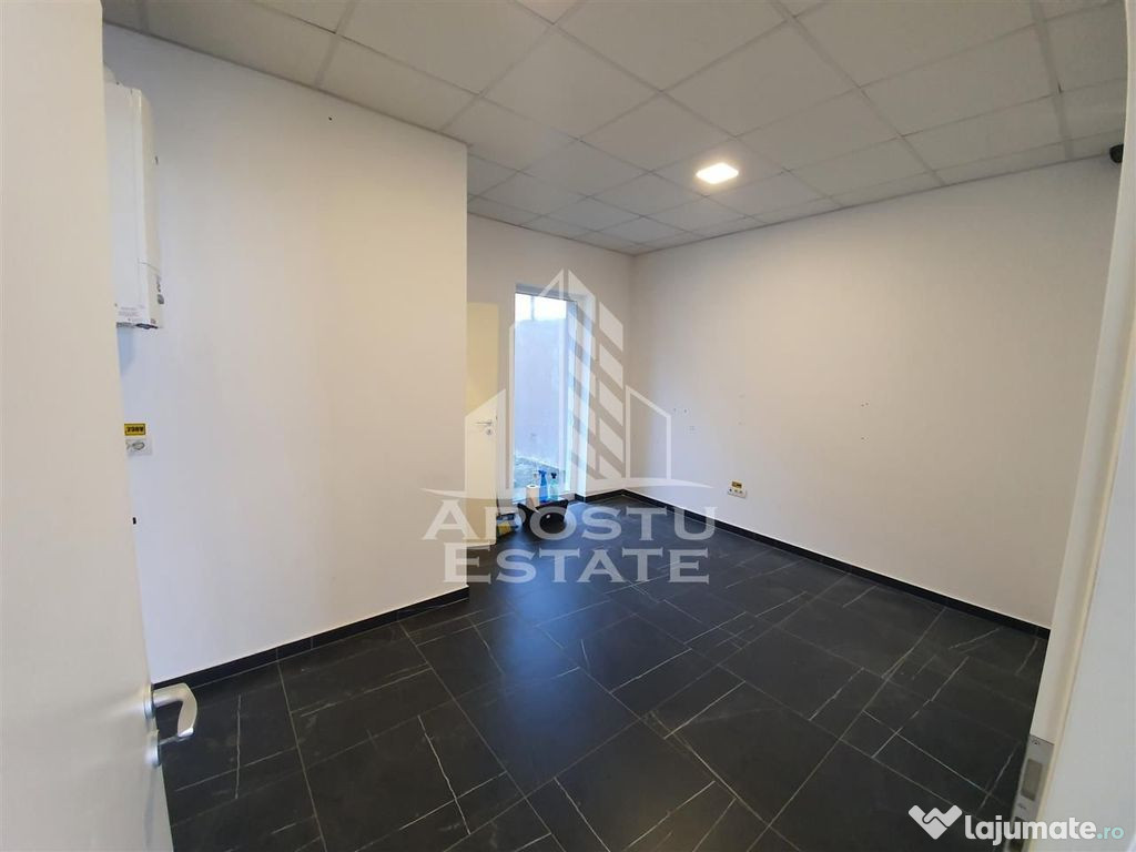 Spatiu comercial 43 mp + loc parcare, in zona Balcescu 