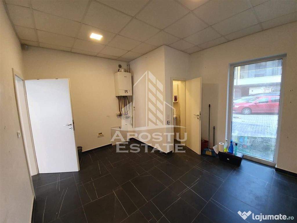 Spatiu comercial 43 mp + loc parcare, in zona Balcescu 