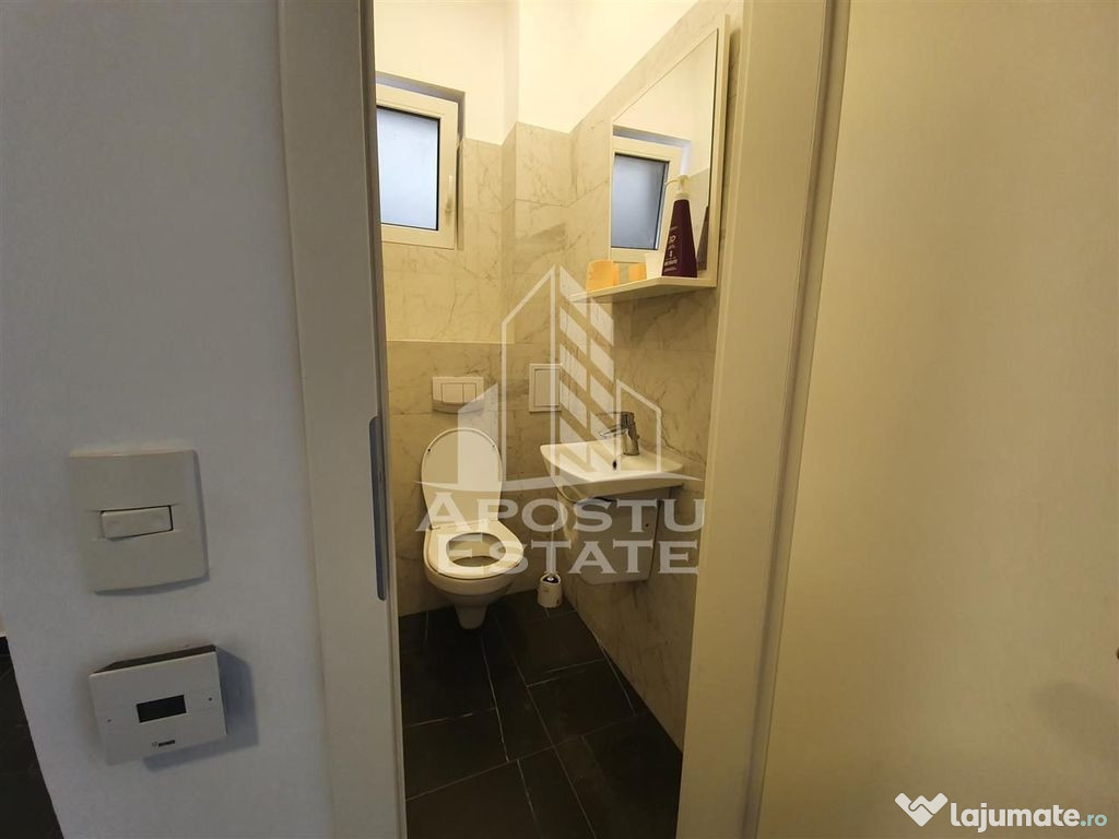 Spatiu comercial 43 mp + loc parcare, in zona Balcescu 