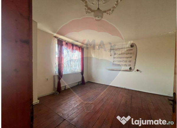 Vilă multifuncțională centrală Șelimbăr – 3 ap. s...