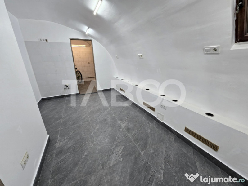 Spatiu comercial de vanzare 55 mp curte parcare zona Central 