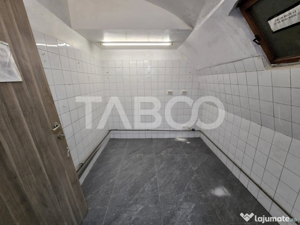 Spatiu comercial de vanzare 55 mp curte parcare zona Central 