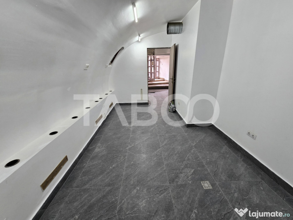 Spatiu comercial de vanzare 55 mp curte parcare zona Central 