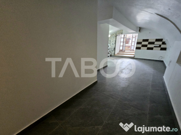 Spatiu comercial de vanzare 55 mp curte parcare zona Central 