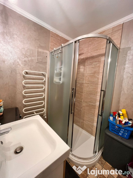 Apartament 3 camere decomandat, etaj intermediar, zona Garii