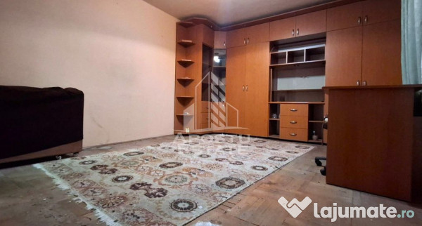 Apartament spatios, cu 2 camere decomandat