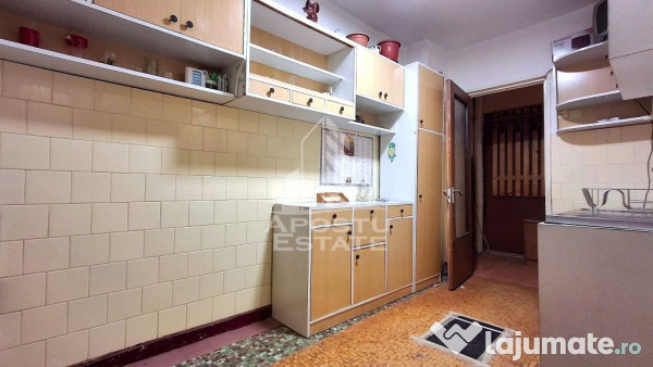 Apartament spatios, cu 2 camere decomandat