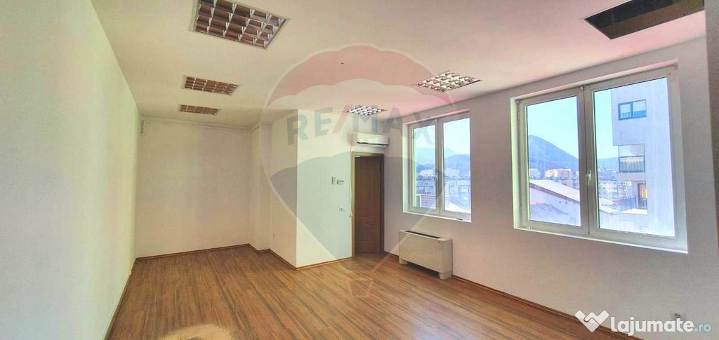 Birou de închiriat în Brașov zona centrală în clădi...