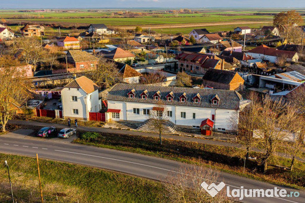 Clădire potrivită pentru proiecte educaționale sau de ...