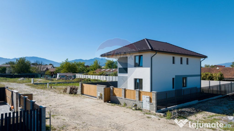 Casă / Vilă cu 5 camere de vânzare