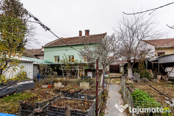 Casă solidă din cărămidă lângă Malul Mureșului cu... 