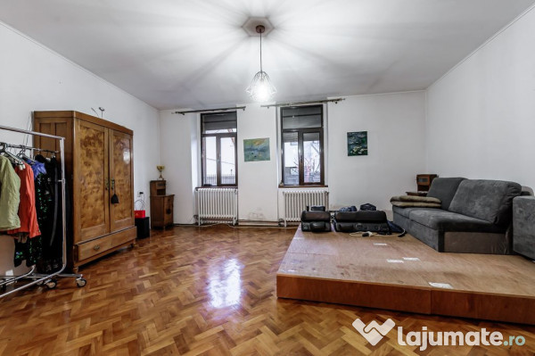 Casă solidă din cărămidă lângă Malul Mureșului cu... 