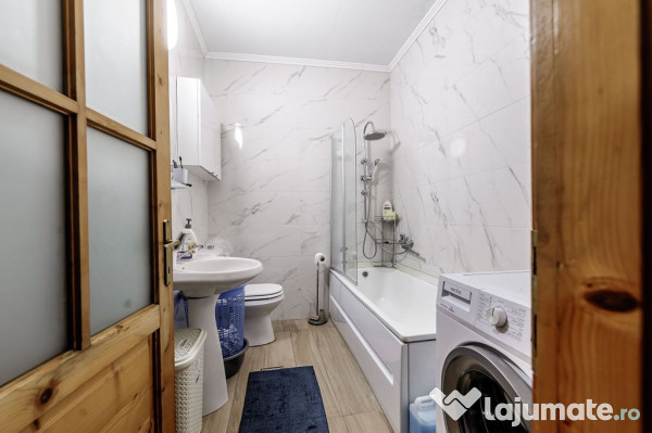 Casă solidă din cărămidă lângă Malul Mureșului cu... 