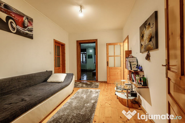 Casă solidă din cărămidă lângă Malul Mureșului cu... 