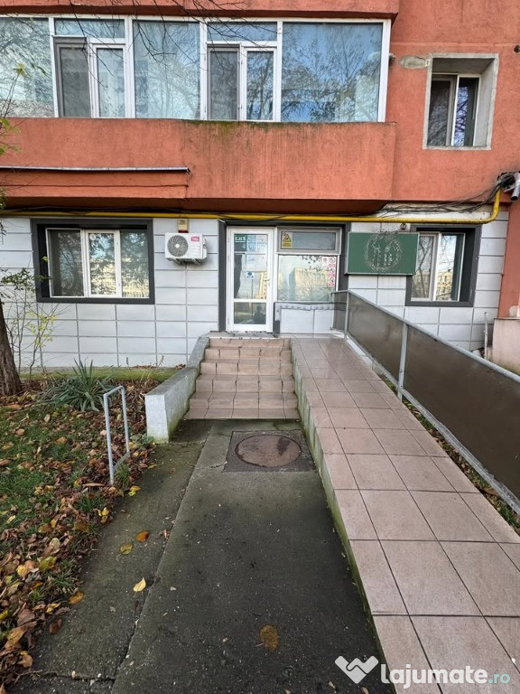 Spațiu comercial, zona Podu Roș, la bulevard 