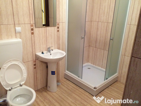 Apartament spatios cu doua dormitoare si doua baii 