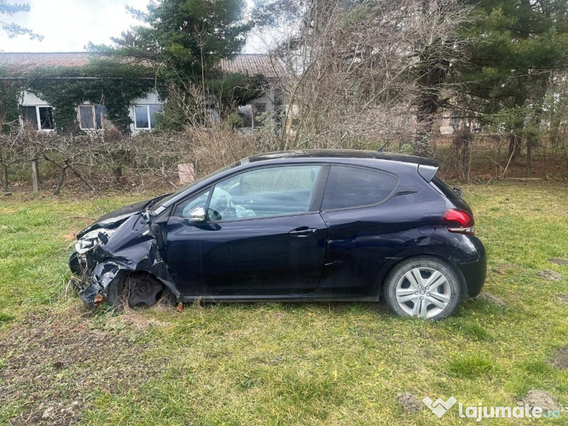 Dezmembrez Peugeot 208 Coupe Facelift 1.6 BlueHdi BHY 100 cai 