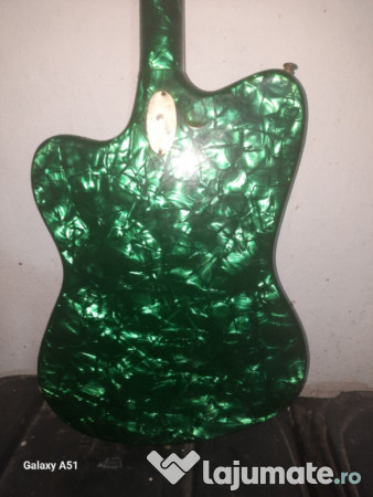 Chitara electronica cat si masina de cusut 