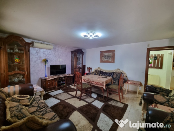 Vila 5 camere Sisesti-Vatra Noua