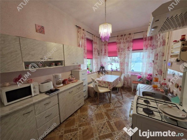 Casa individuala cu 4 camere si curte de 575 mp zona Vasile 