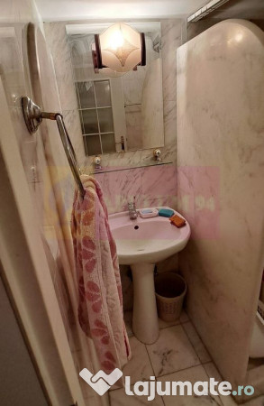 Inchiriere apartament 3(din4)camere pe bd Decebal, metrou... 