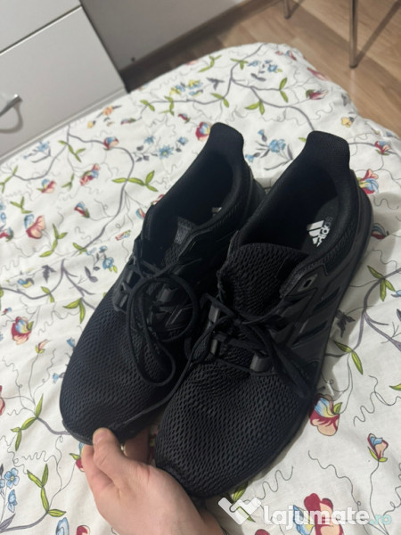 Adidasi, firma adidas 