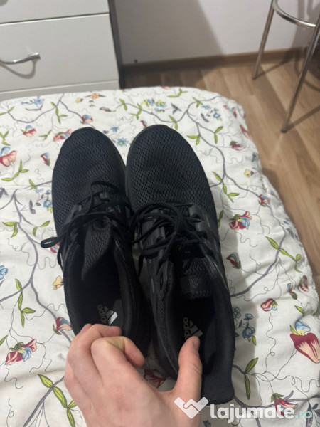 Adidasi, firma adidas 