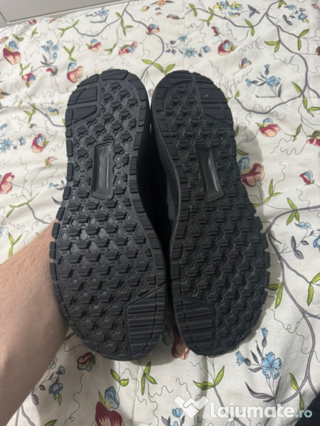 Adidasi, firma adidas 