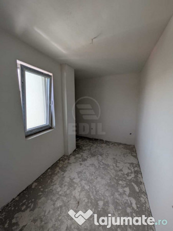 Apartament 3 camere semidecomandat 