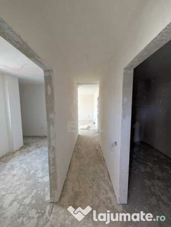 Apartament 3 camere semidecomandat 