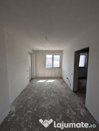 Apartament 3 camere semidecomandat 