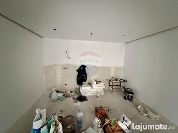 Casă cu 4 camere de vânzare