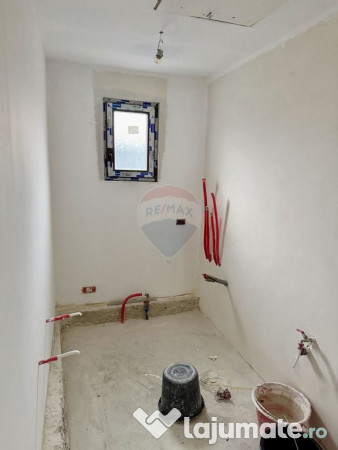 Casă cu 4 camere de vânzare