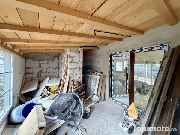 Casă cu 4 camere de vânzare