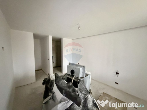 Casă cu 4 camere de vânzare