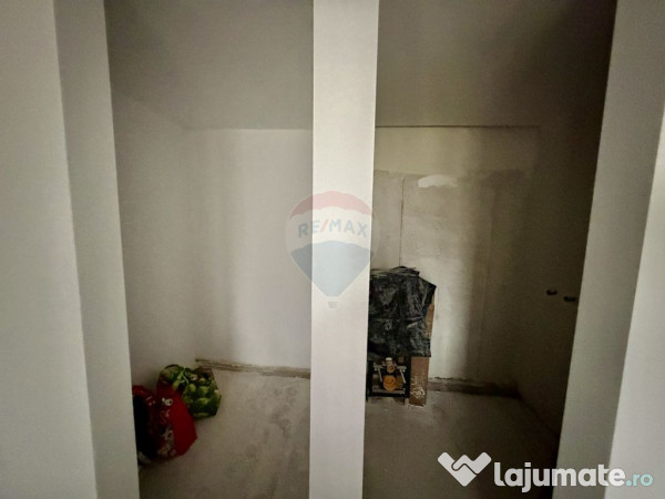 Casă cu 4 camere de vânzare