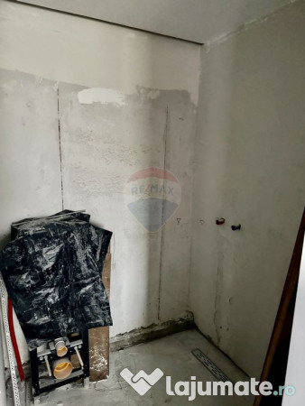 Casă cu 4 camere de vânzare