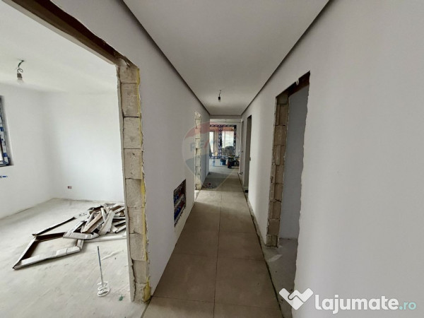 Casă cu 4 camere de vânzare