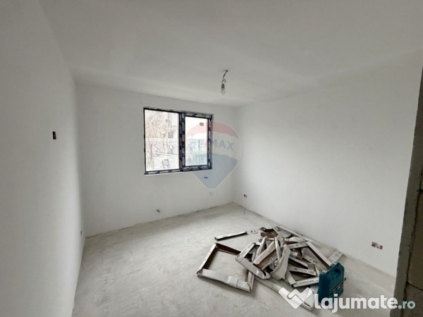 Casă cu 4 camere de vânzare