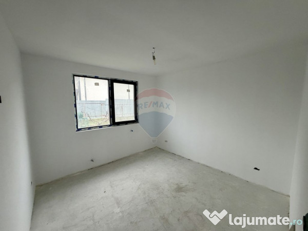 Casă cu 4 camere de vânzare