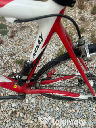 Bicicleta de curse din carbon 