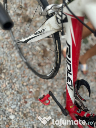 Bicicleta de curse din carbon 