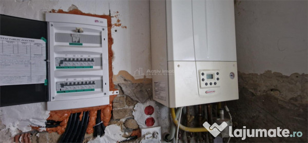 Resita Casa la Pret de Apartament,Parter, Etj 1 si Pod, Zona 