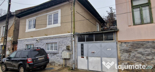 Resita Casa la Pret de Apartament,Parter, Etj 1 si Pod, Zona 