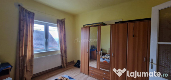 Resita Casa la Pret de Apartament,Parter, Etj 1 si Pod, Zona 