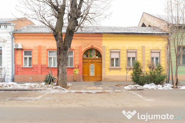 Apartament la casă, ultracentral– intimitate, curte pr... 